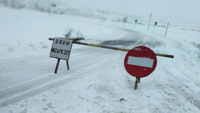 Zăpada a închis mai multe drumuri. FOTO CNAIR