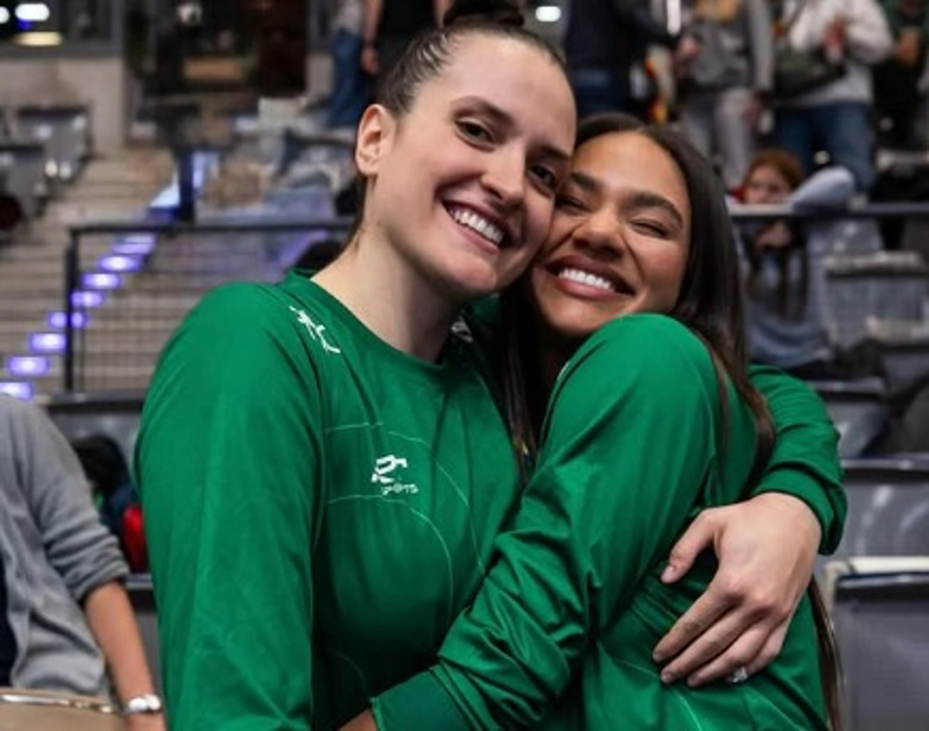 Iubire mare între două handbaliste de la CSM București. Una dintre ele acceptase inelul de logodnă de la un bărbat