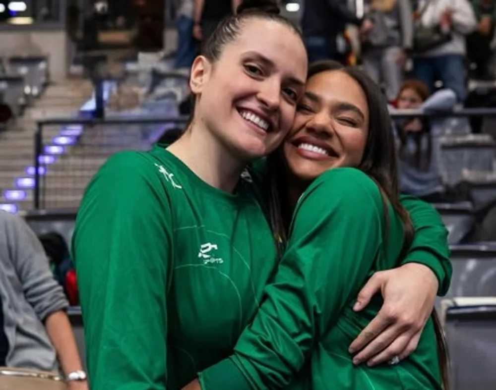 Iubire mare între două handbaliste de la CSM București. Una dintre ele acceptase inelul de logodnă de la un bărbat