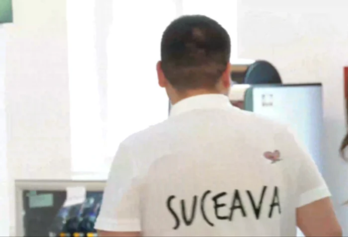 Gheorghe Şoldan a purtat un tricou pe era era inscripţionat un fluture care zboară FOTO: captura