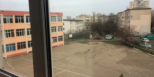 Liceul George Călinescu din Constanţa unde un elev a încercat să se sinucidă aruncându-se de la etaj Foto Sînziana Ionescu