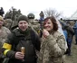 Vitali Kliciko oficiază căsătoria dintre Lesya şi sotul ei Valeriy pe front. Foto EPA-EFE