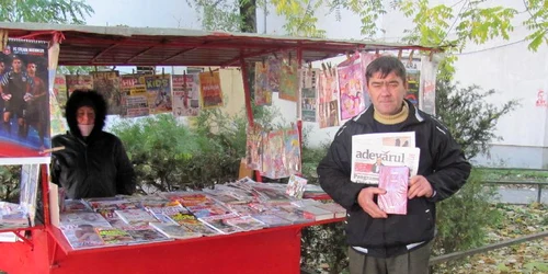 „Răscoala“ a adus oamenii la standurile de ziare foto: Mădălin Sofronie