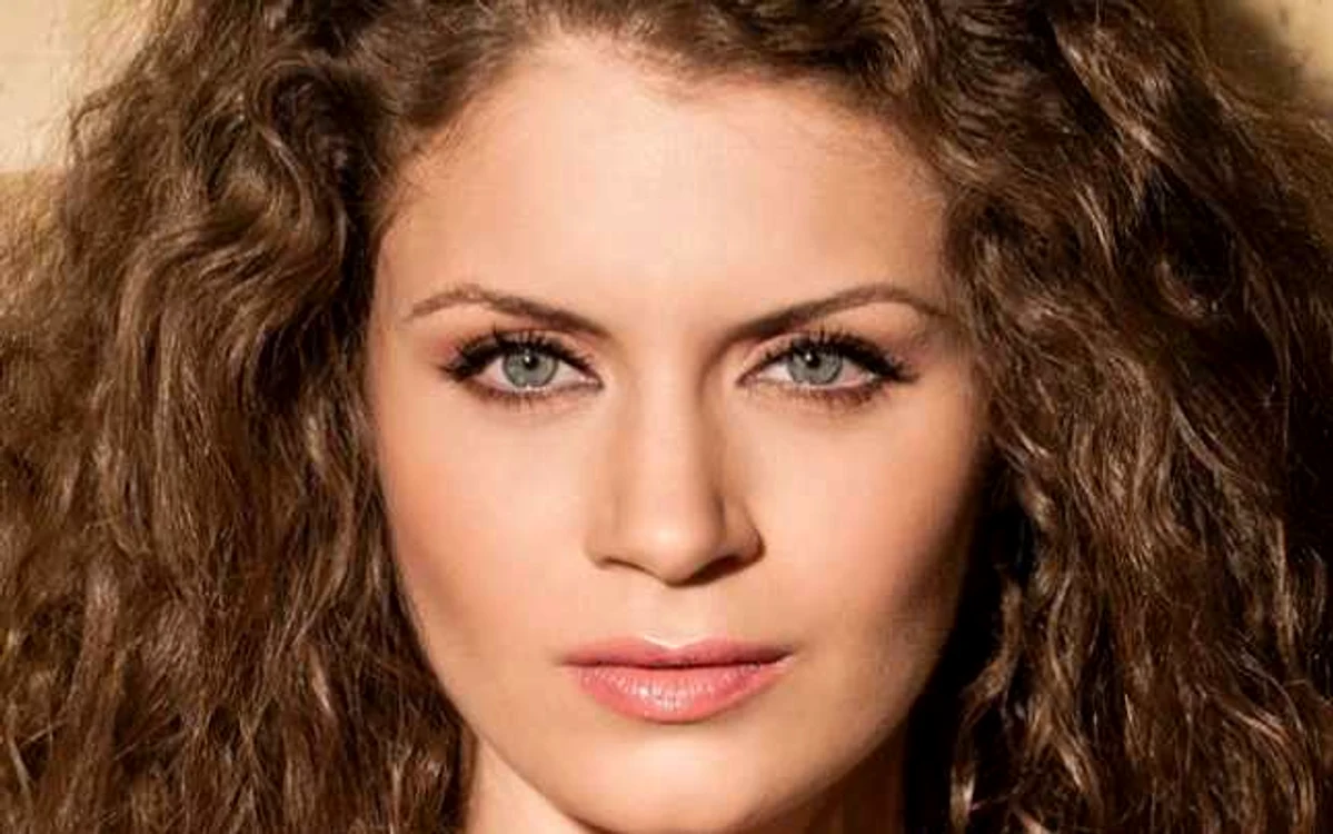 Oana Roxana Andrei va reprezenta România la Miss Universe 2013
