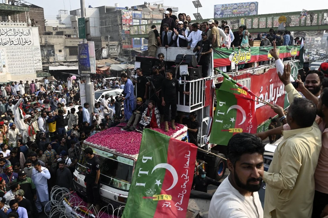 O jurnalistă din pakistan a fost omorâtă de camipnul de campanie al fostului premier / Foto: AFP