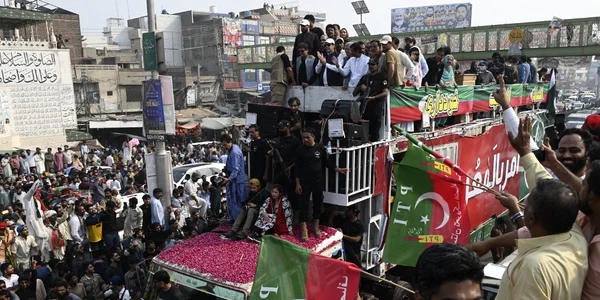 camion campanie electorala Imran Khan in pakistan foto AFP jpg