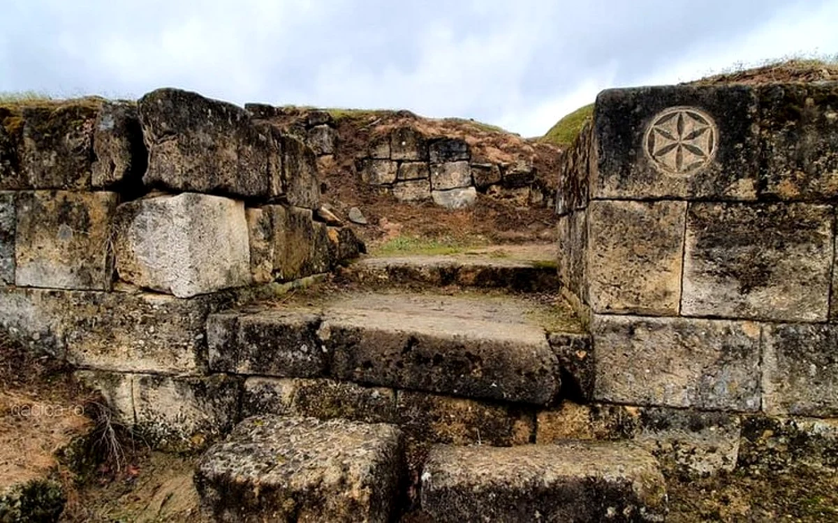 cetatea blidaru profanata foto aurora petan