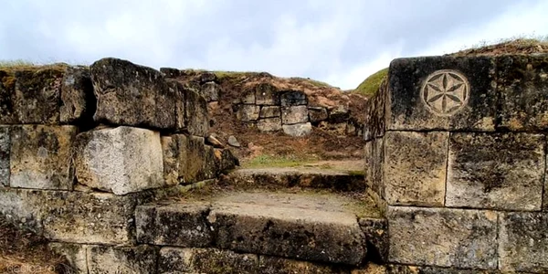 cetatea blidaru profanata foto aurora petan
