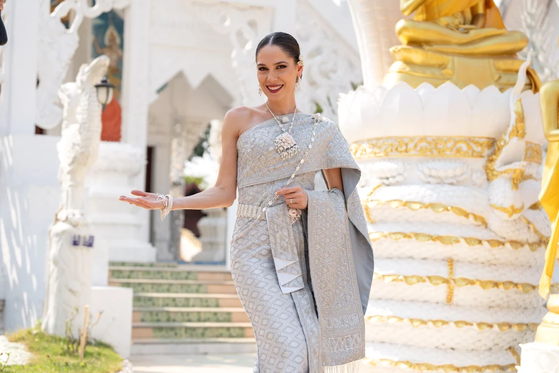 Irina Fodor, prezentatoarea Asia Express