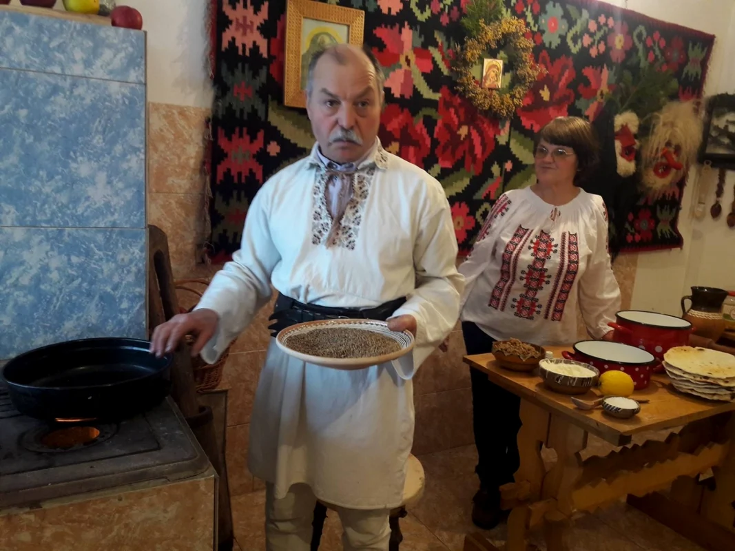 Julfa - tortul ţăranului moldovean - meşterul popular Maricel şi Sonia Apalaghiei din Hulub Botoşani Foto Cosmin Zamfirache