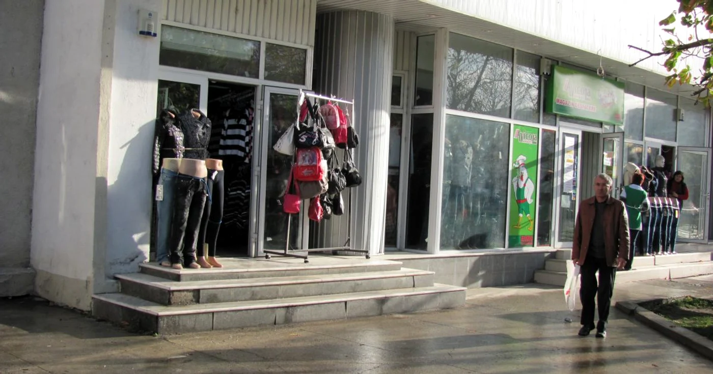 Magazinele au scos la vânzare marfa de anul trecut