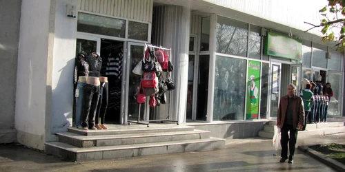 Magazinele au scos la vânzare marfa de anul trecut