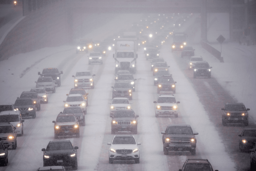 O puternică furtună de iarnă provoacă închiderea şcolilor şi perturbă transporturile din SUA