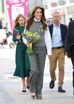 Kate Middleton surprinde cu alegerea vestimentară
