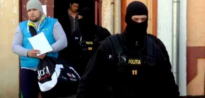 Iulian Ghişe a fost luat de mascaţi şi a fost arestat preventiv o anumită perioadă