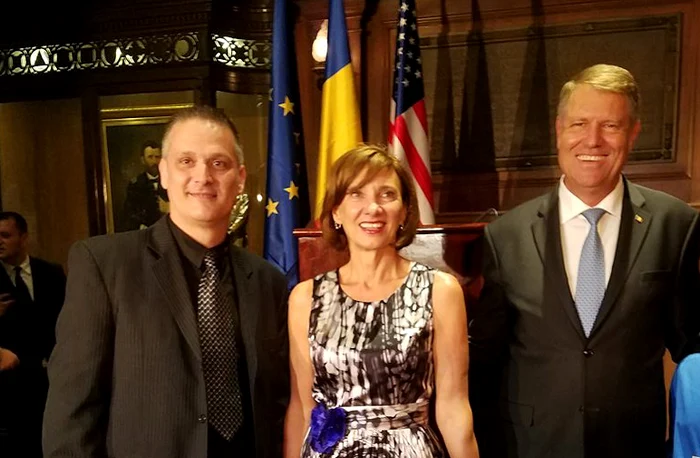 Klaus și Carmen Iohannis, alături de ucigașul Cristian Gheorghe Coclea, în 2017. Sursa: Facebook