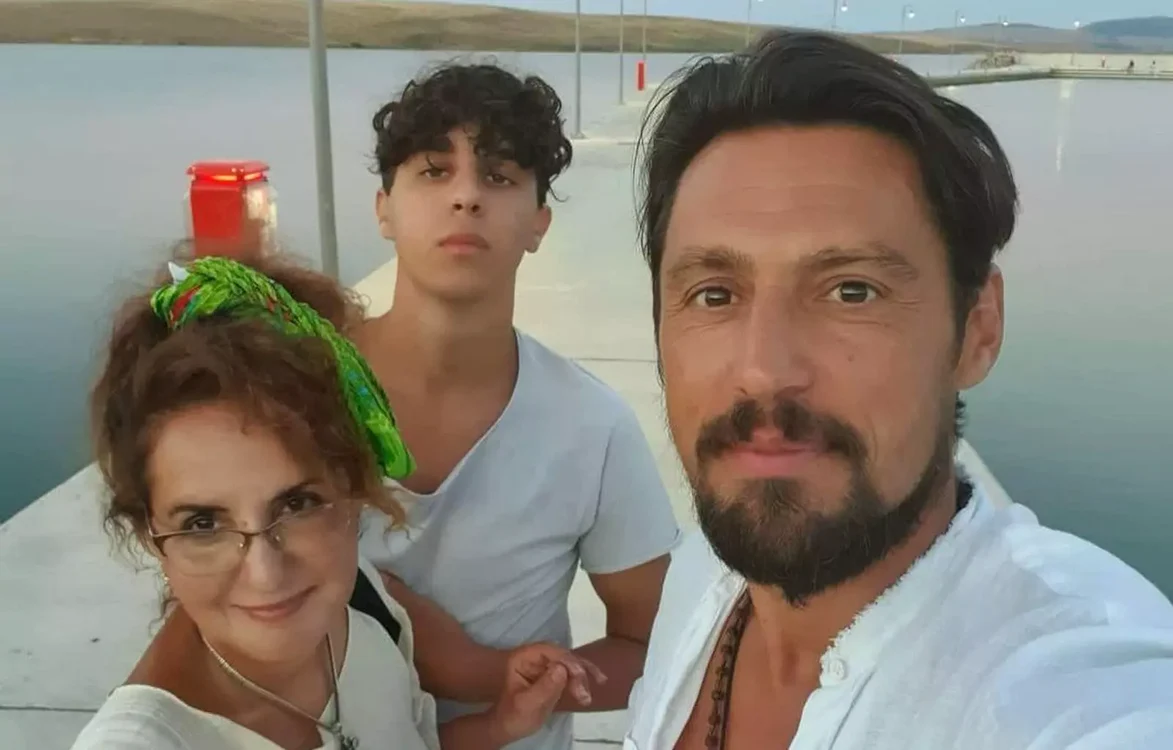 Daniel Pavel alături de fosta iubită și fiul lor / foto: social media