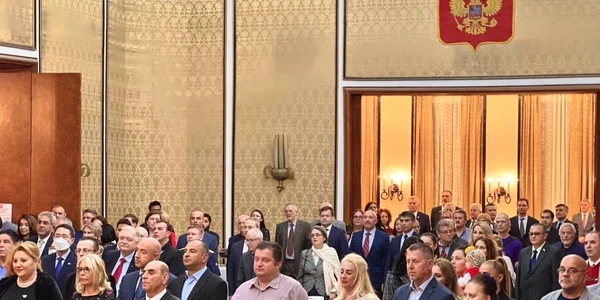 diana sosoaca la ambasada rusiei  foto ambs rusiei jpg