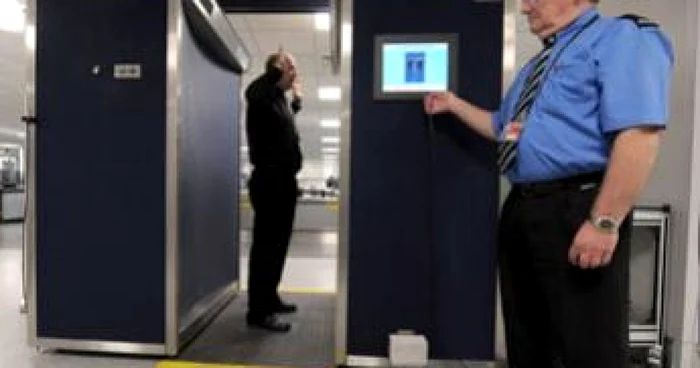 Franţa a introdus noi măsuri de securitate în aeroporturi, scannerele corporale