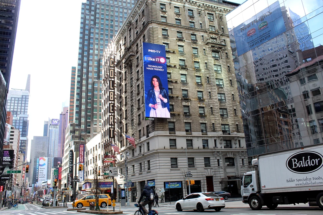 Iulia Ionescu, pe panoul publicitar din panoul publicitar din Times Square