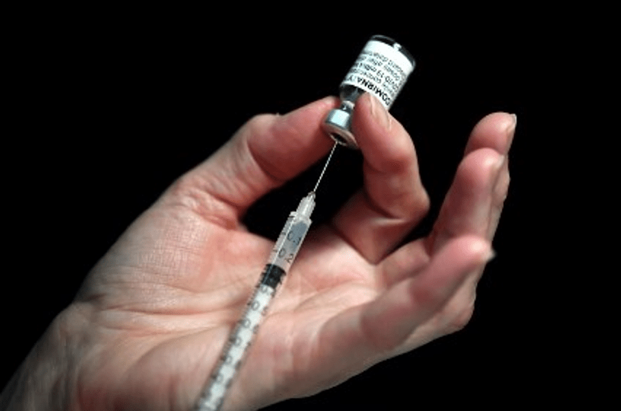 Booster-ul Pfizer adaptat la variantele BA.4/5, aprobat de Agenția Europeană pentru Medicamente