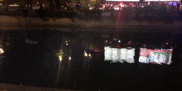Masina cazuta in dambovita FOTO ISU Bucuresti