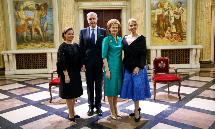Bianca Brad alaturi de Majestatea Sa Margareta, Principele Radu si Principesa Sofia la seara Curajului Civic la Palatul Regal   Instagram (1) jpg
