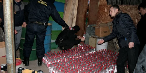 alcool confiscat de politia de frontiera FOTO STPF Mehedinţi 