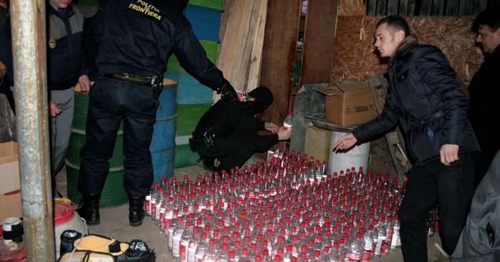 alcool confiscat de politia de frontiera FOTO STPF Mehedinţi 