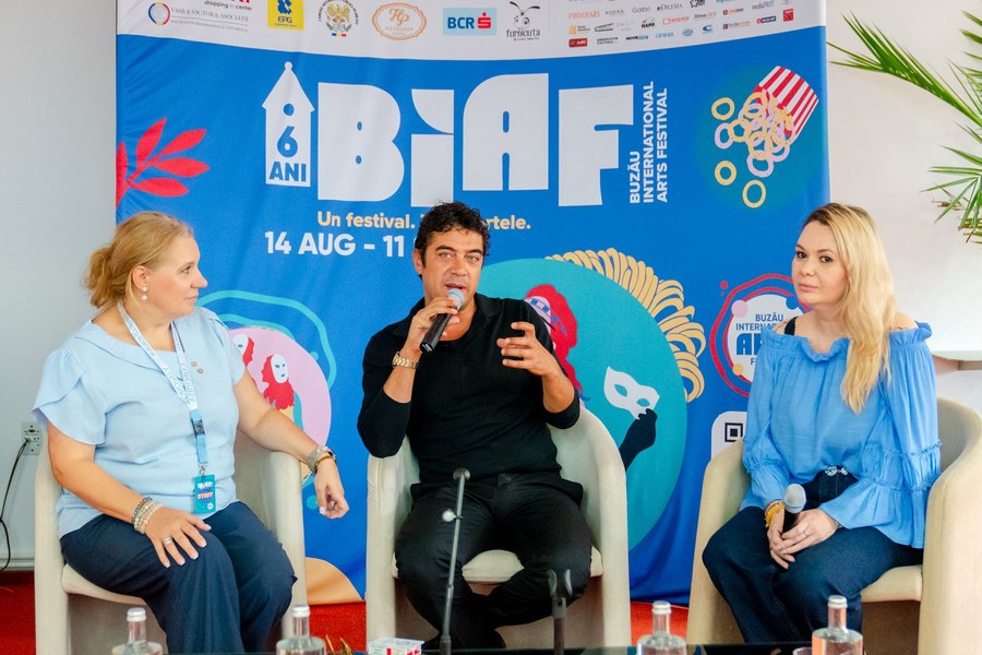 Actorul italian Riccardo Scamarcio, prezent la Buzău: cucerit de vinul românesc şi invitat de onoare la Buzău International Arts Festival