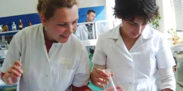 Pietrenii se pregătesc să devină asistenţi medicali cu studii superioare