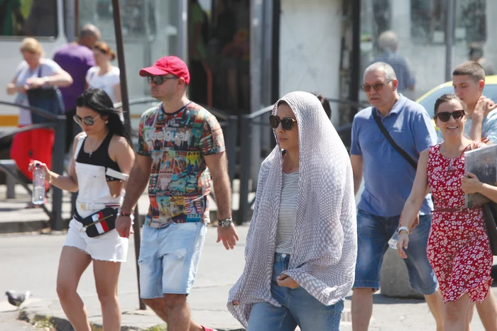 Evitați deplasările  la orele prânzului!