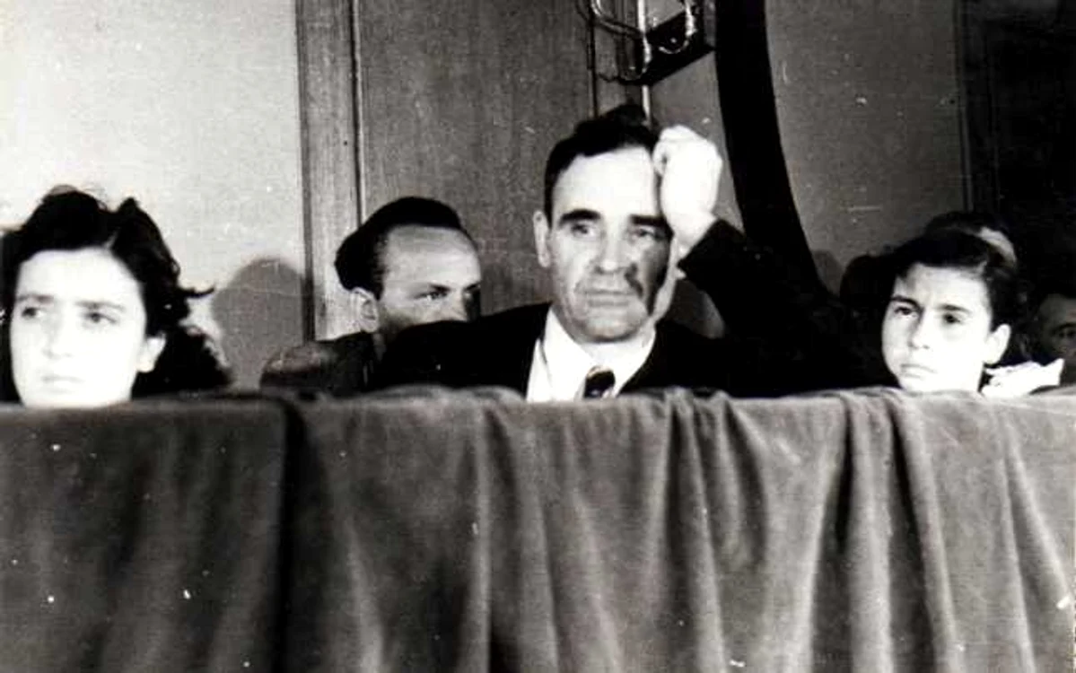 Gheorghe Gheorghiu-Dej, împreună cu fetele sale, Lica şi Tanţi, în 1945