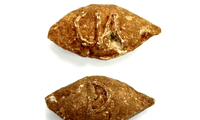 Proiectile de praștie inscripționate, descoperite în în Munții Pirinei (© Universitat Autònoma de Barcelona)