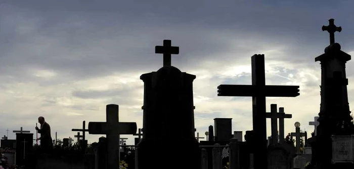 Rusul a căutat cadavrele în sute de cimitire