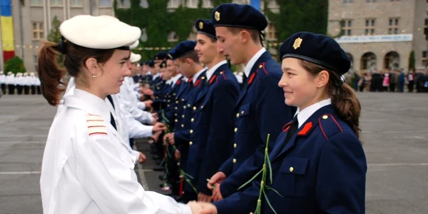 Elevii arădeni vor putea studia la școlile cu profil militar