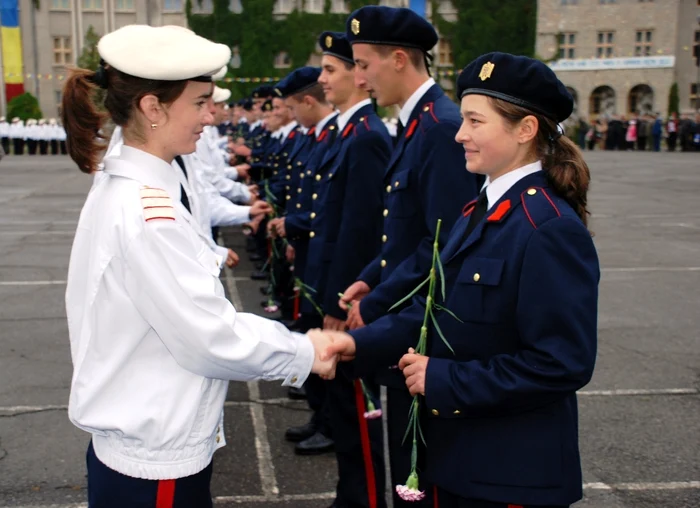 Elevii arădeni vor putea studia la școlile cu profil militar