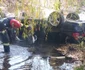 Un autoturism a căzut în râul Olăneşti în Băile Olăneşti - Vâlcea - pe plafon Foto Adevărul - DMS