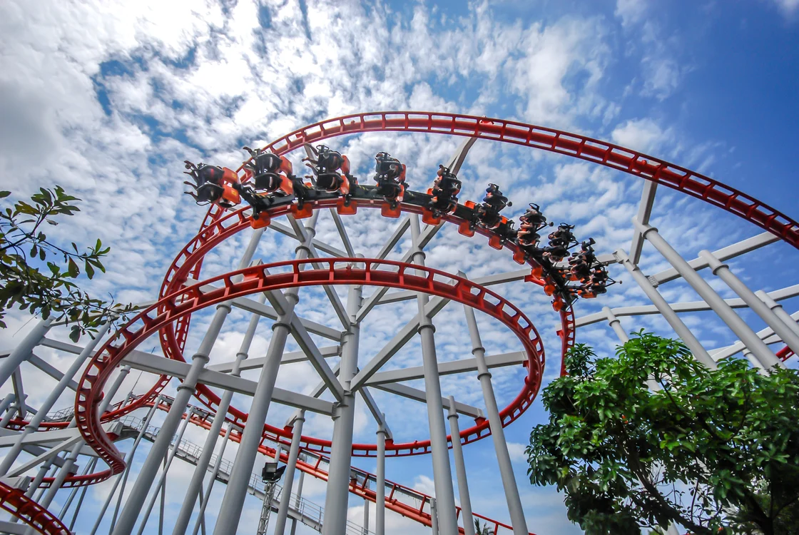 Bărbatul a fost găsit inconștient după ce s-a urcat într-un roller coaster FOTO Shutterstock