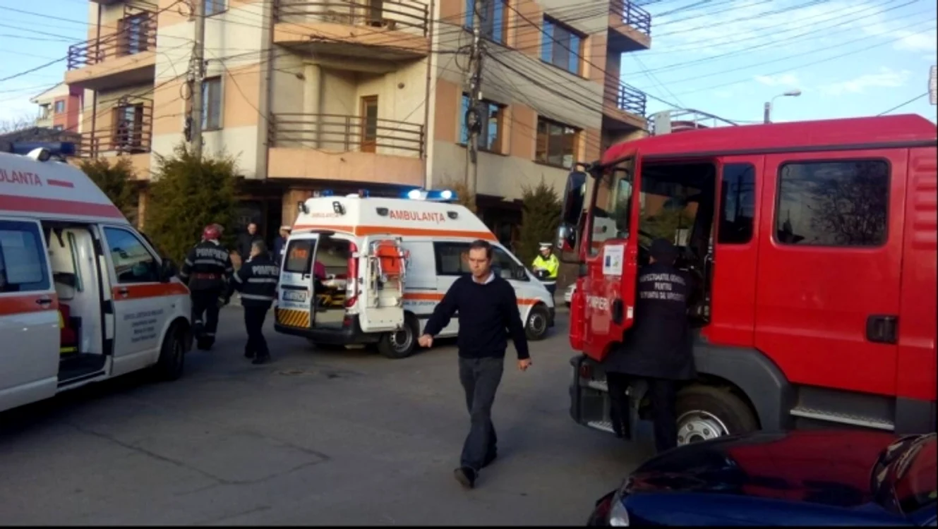
    Zona accidentului a fost împânzită în câteva minute de echipe de intervenție   