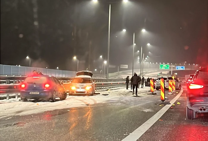 Accident cu șapte maşini pe autostrada A1, pe sensul Pitești - Curtea de Argeș, din cauza poleiului