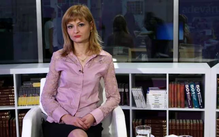 Alina Ilac -  jurist - la Adevarul Live FOTO Sever Gheorghe