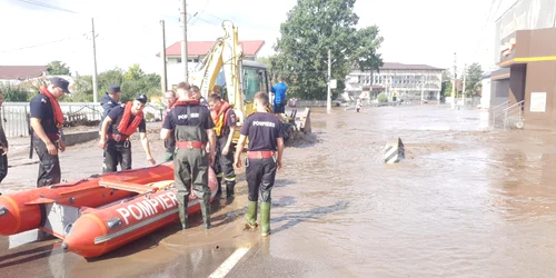 Inundații în localitatea Pechea din județul Galați (3) jfif