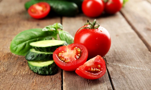 Rosii si castraveti  jpg