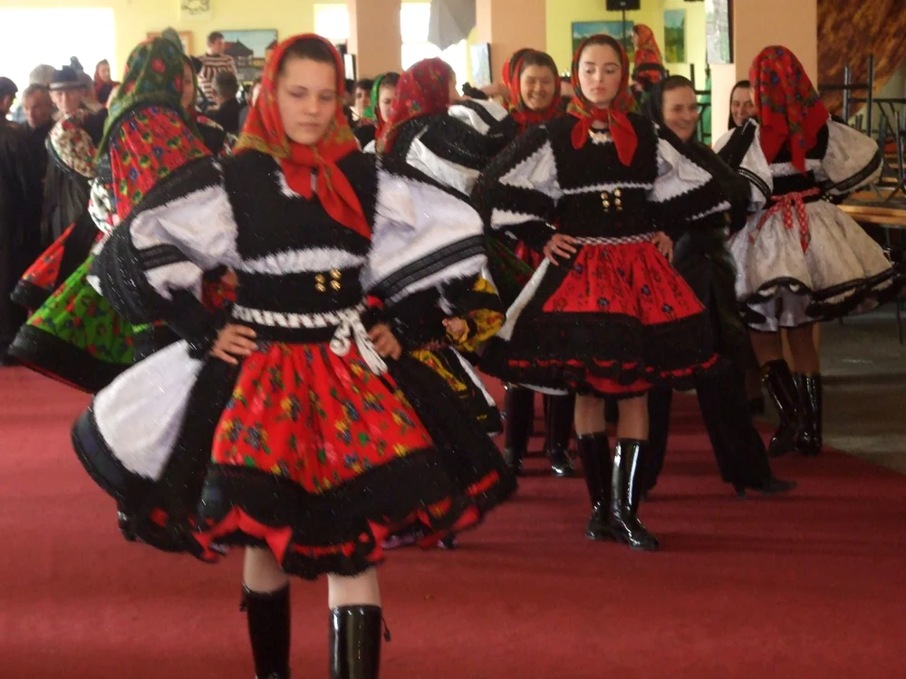 Osencuţele au defilati ieri în haine nou-nouţe
