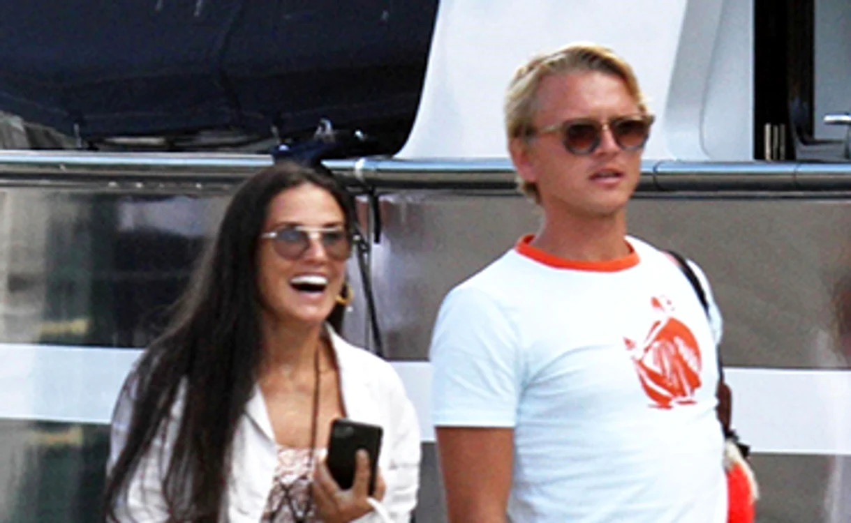 Demi Moore, 58 de ani, extrem de fericită în compania unui tinerel blondFoto: Profimedia