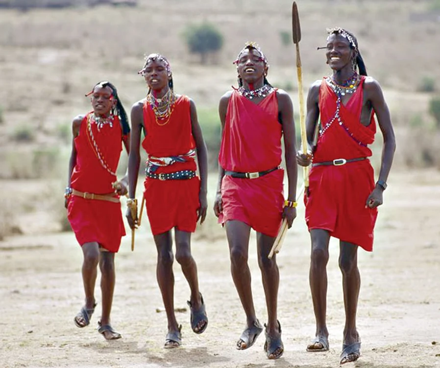 Printre atracţiile Kenyei se numără safari şi ritualurile băştinaşilor