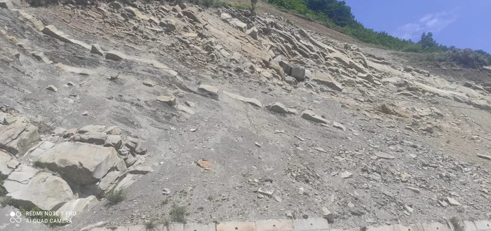 Căderile de bolovani sunt frecvente în zonă. SURSA DRDP Buzău