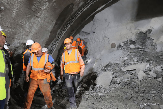 Supertunelul care spulberă, după 52 de ani, recordul Transfăgărășanului. Tunelul Holdea vede lumina din ambele capete