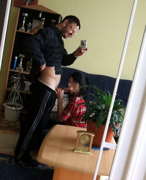 Când ai un aparat foto, o prietenă, o oglindă şi un ceas aşa frumos, nu-ţi mai pasă de duşmani.